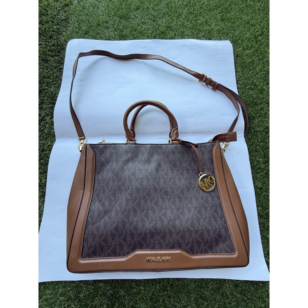 Michael Kors Jessie Large Signature Tote Shoulder Bag